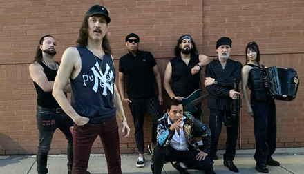 Gogol Bordello headlinerem festiwalu Kazimiernikejszyn 2024 w Kazimierzu Dolnym!