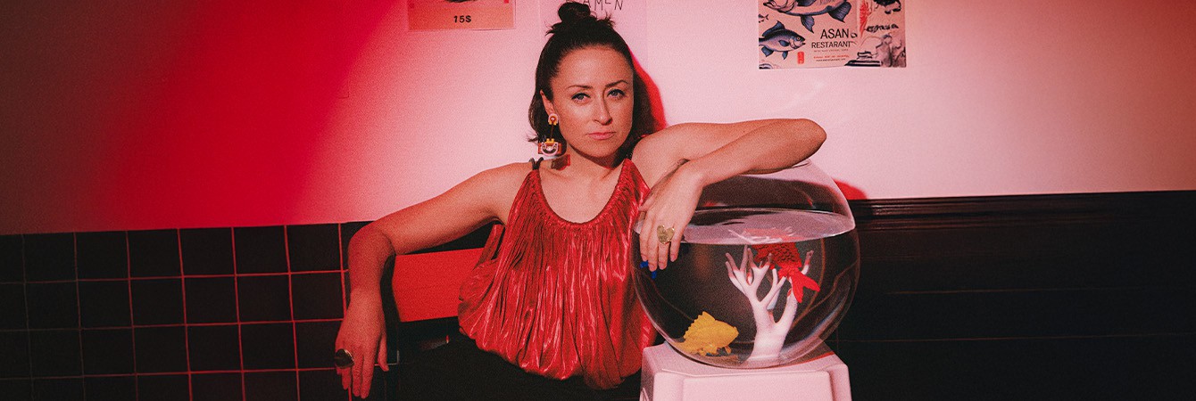 Jeden z najważniejszych, najbardziej rozpoznawalnych kobiecych głosów wybrzmi w Kazimierzu Dolnym. Natalia Przybysz dołącza do line-upu Kazimiernikejszyn!