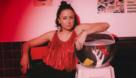 Jeden z najważniejszych, najbardziej rozpoznawalnych kobiecych głosów wybrzmi w Kazimierzu Dolnym. Natalia Przybysz dołącza do line-upu Kazimiernikejszyn!