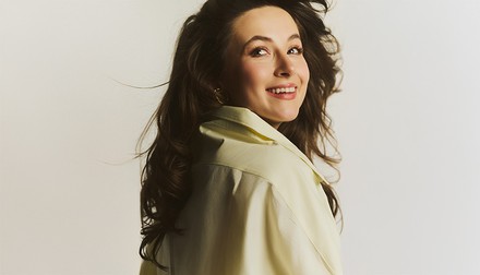 Nostalgia, która niesie do tańca – Kasia Sienkiewicz dołącza do składu XIII edycji Kazimiernikejszyn!