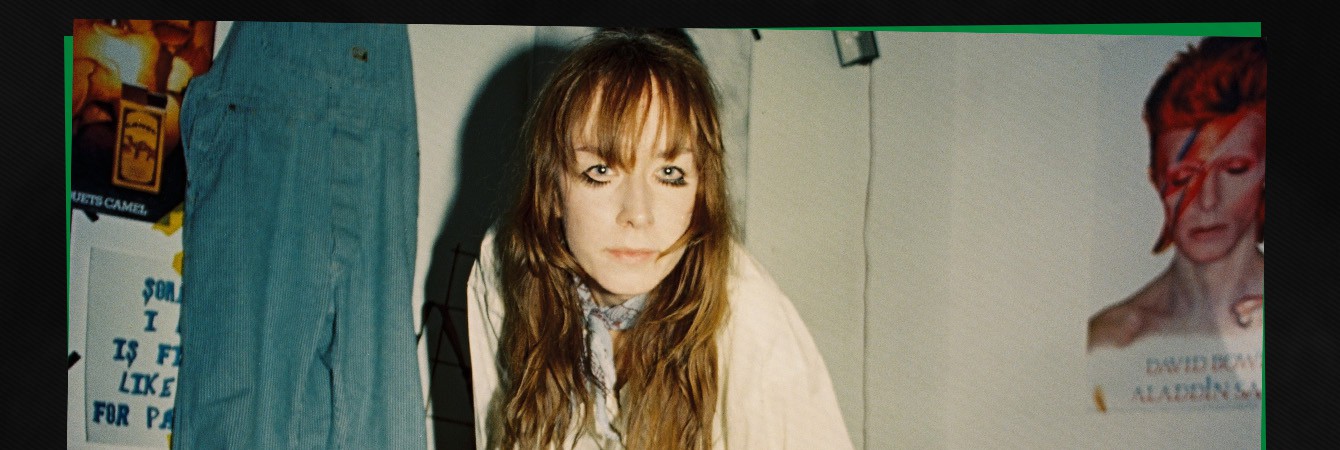 Christina Mantis in three words about her as an artist: Emotion. Playfulness. Dirty elegance