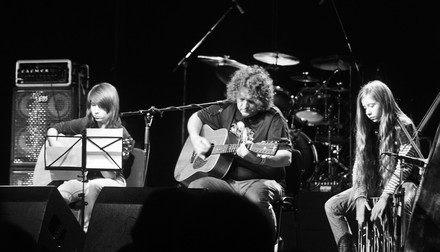 Support przed koncertem zespołu DŻEM!