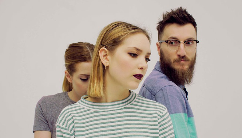 SISTER WOOD supportem BOKKI