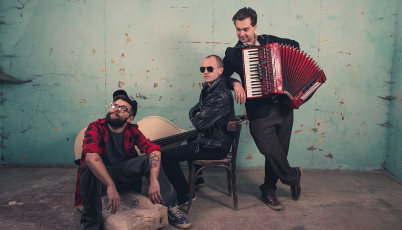 Freeborn Brothers supportem zespołu Coma!