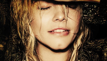 Ania Dąbrowska z nową płytą "Dla Naiwnych Marzycieli" 6 kwietnia w Stodole!