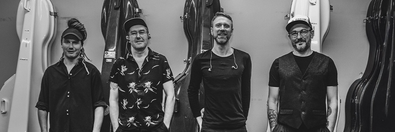 Spięty z materiałem z "Full H.D."