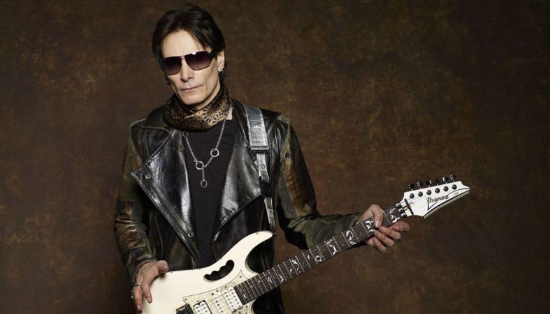 STEVE VAI