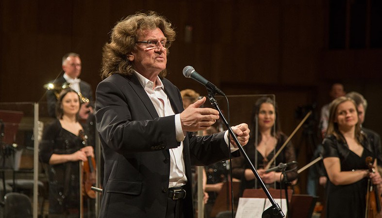 Zbigniew Wodecki With Mitch & Mitch Orchestra and Choir