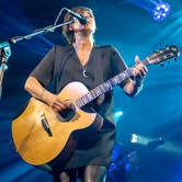 EDYTA BARTOSIEWICZ  2014-12-01