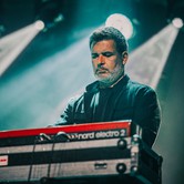 RAZ, DWA, TRZY - CZŁOWIEK CZASAMI SERCE OTWORZY 2023-04-23