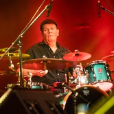 RAZ, DWA, TRZY - CZŁOWIEK CZASAMI SERCE OTWORZY 2023-04-23