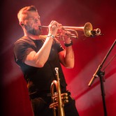 RAZ, DWA, TRZY - CZŁOWIEK CZASAMI SERCE OTWORZY 2023-04-23