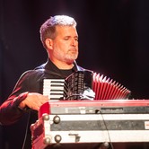 RAZ, DWA, TRZY - CZŁOWIEK CZASAMI SERCE OTWORZY 2023-04-23